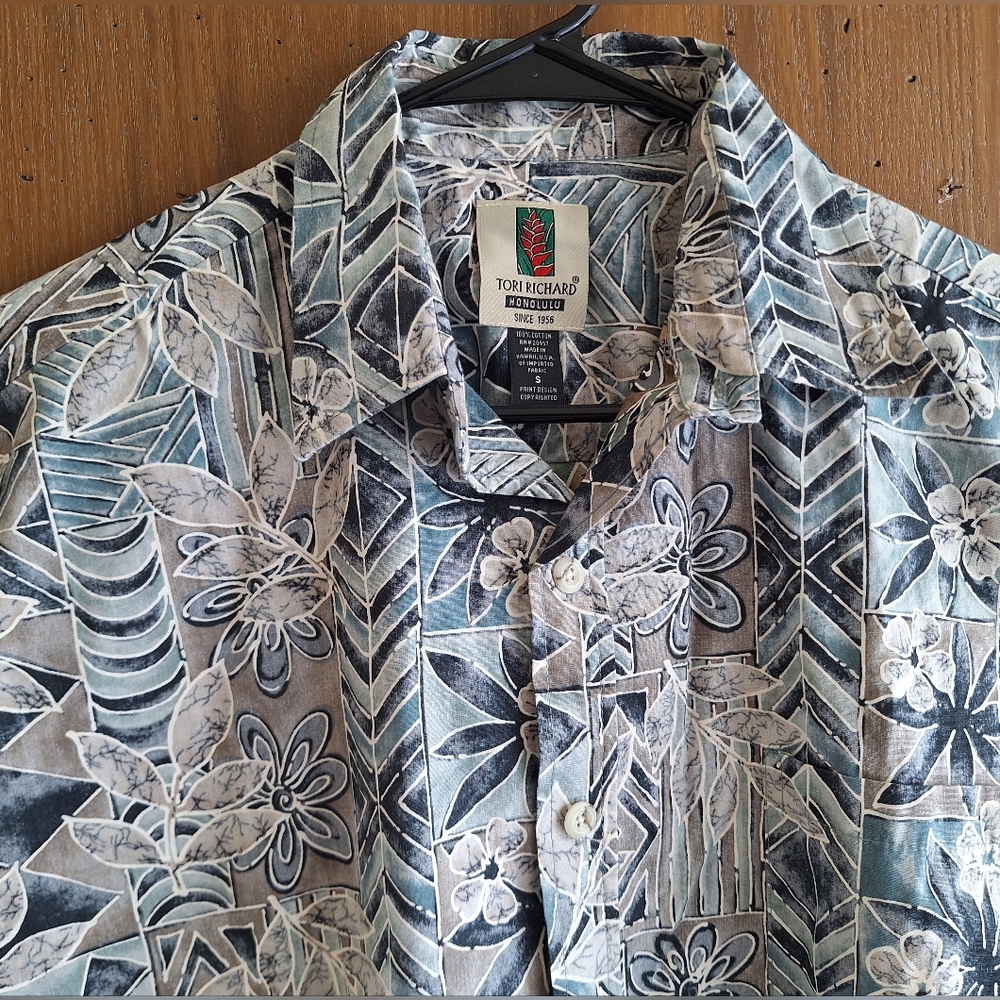 Vintage Tori Richard Honolulu Hawaiian Floral Button Up Shirt Sz S